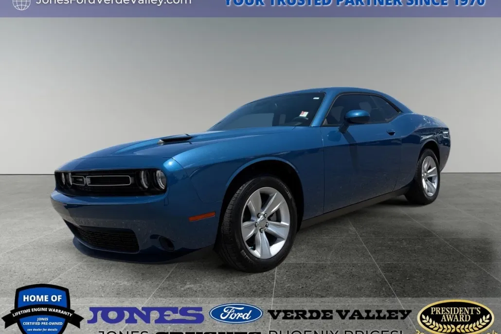 2023 Dodge Challenger SXT photo 1