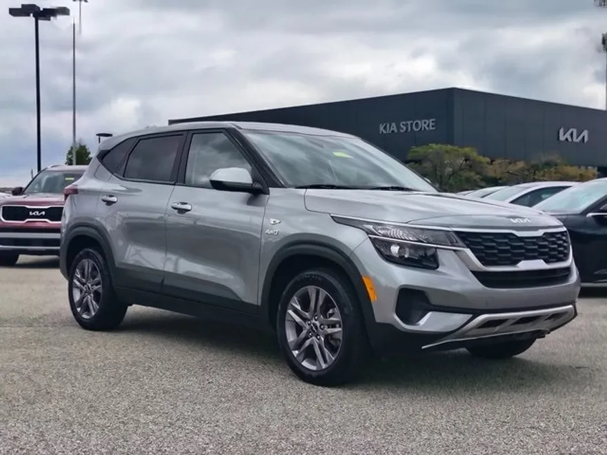 2023 Kia Seltos LX photo 1