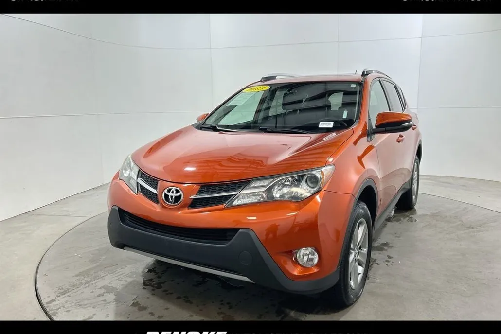 2015 Toyota RAV4 XLE photo 1
