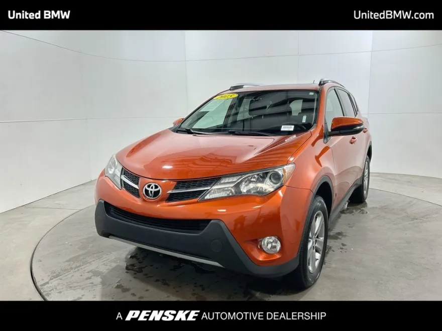 2015 Toyota RAV4 XLE photo 1