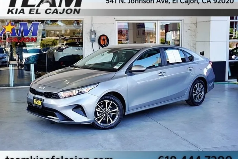 2023 Kia Forte LXS photo 1