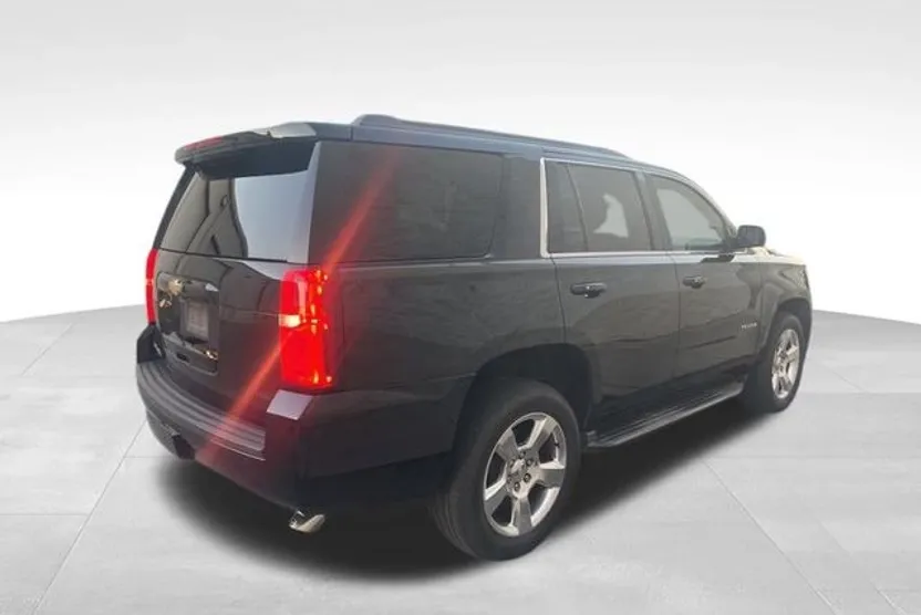 2016 Chevrolet Tahoe LT photo 1