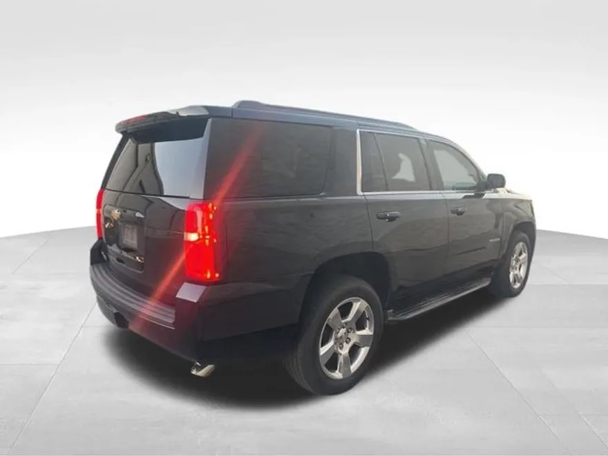 2016 Chevrolet Tahoe LT photo 1