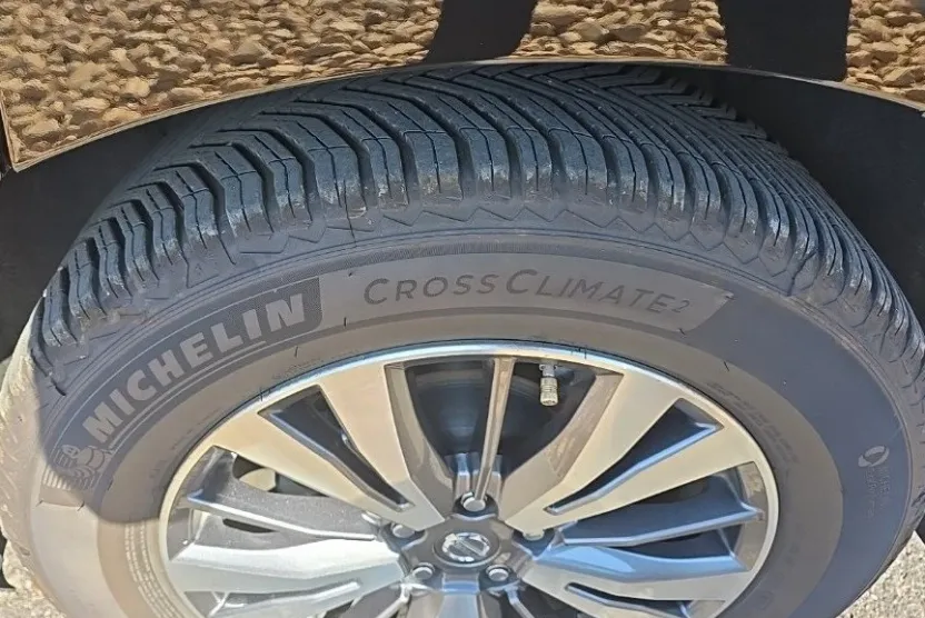 2018 Nissan Pathfinder SV photo 1