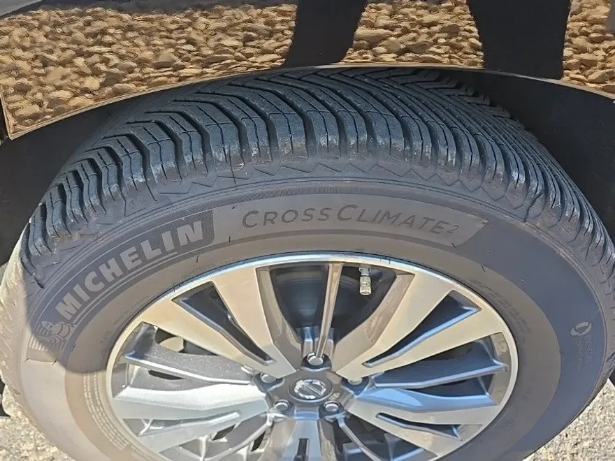 2018 Nissan Pathfinder SV photo 1