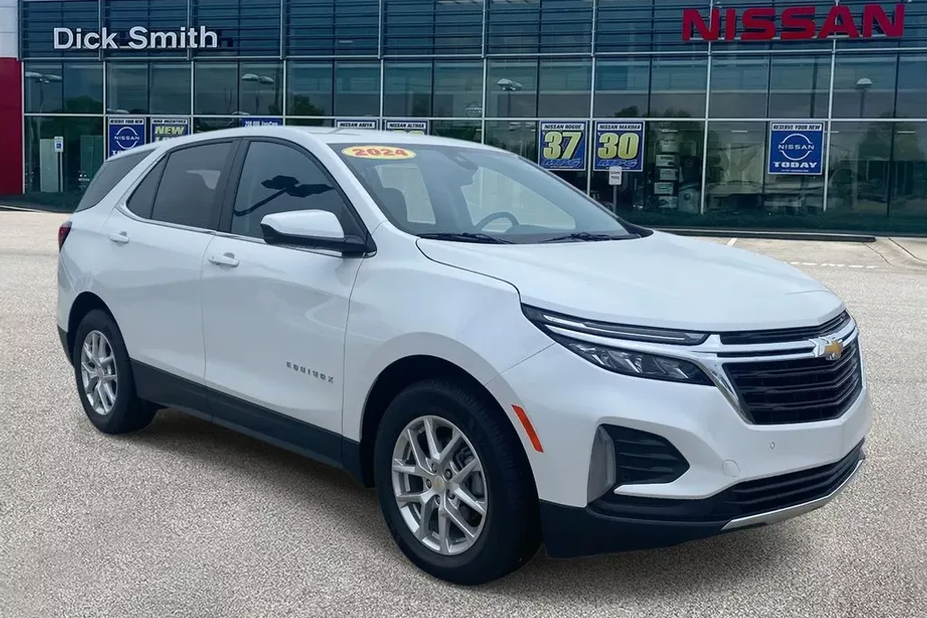 2024 Chevrolet Equinox LT photo 1