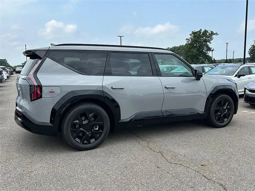 2026 Kia EV9 Land photo 1