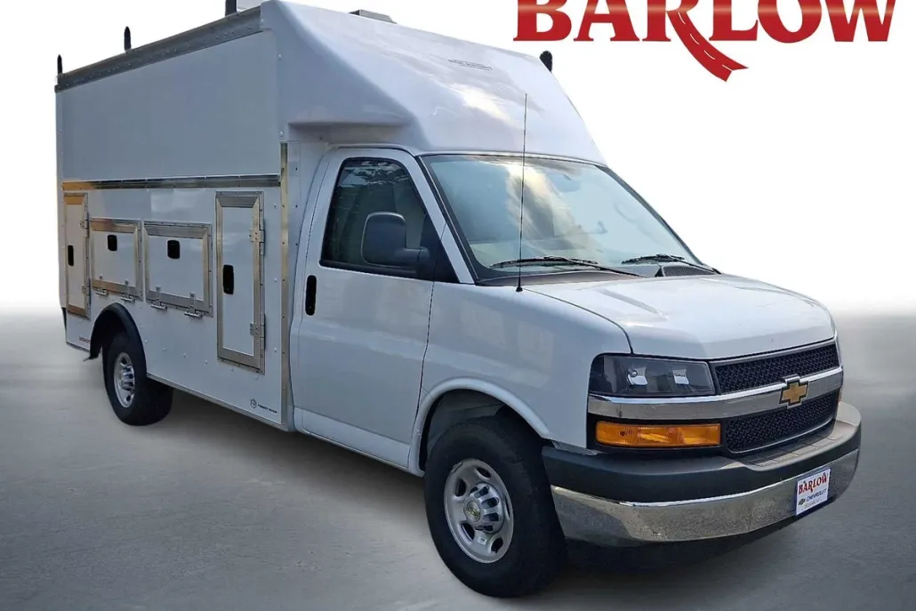 2025 Chevrolet Express Cutaway 3500 photo 1