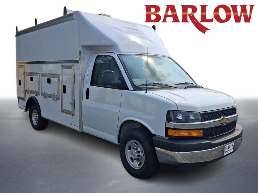 2025 Chevrolet Express Cutaway 3500 photo 1