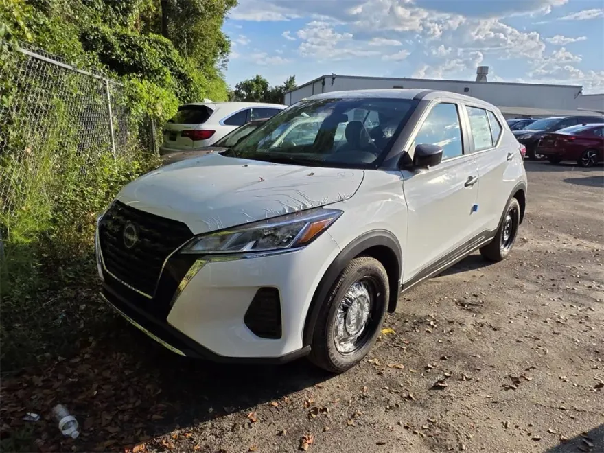 2025 Nissan Kicks Play S photo 1