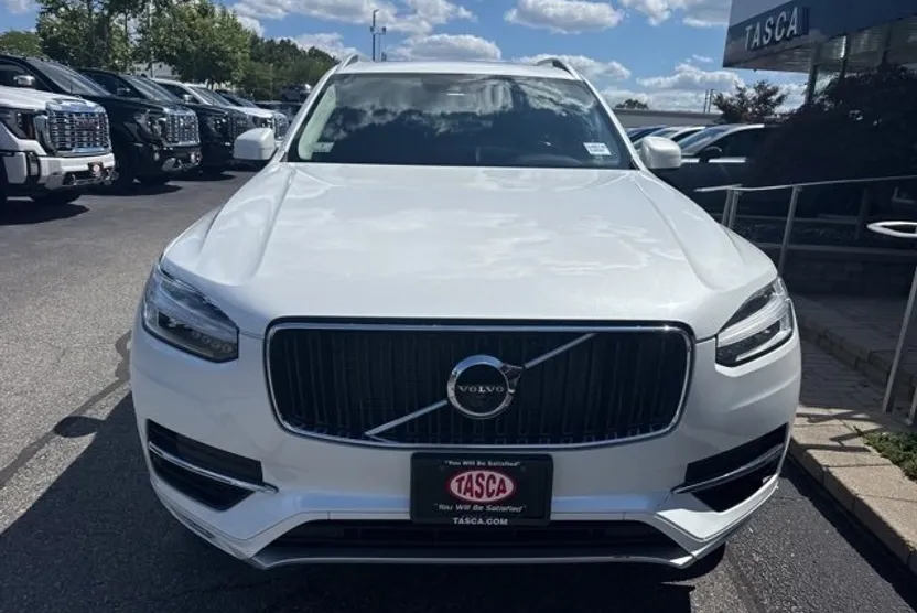 2018 Volvo XC90 T5 Momentum photo 1
