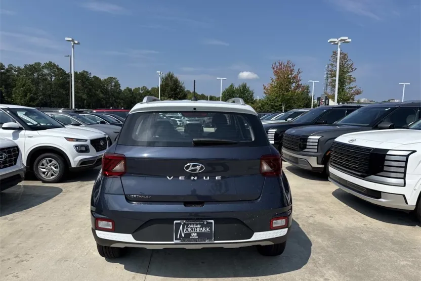 2025 Hyundai Venue Limited photo 1