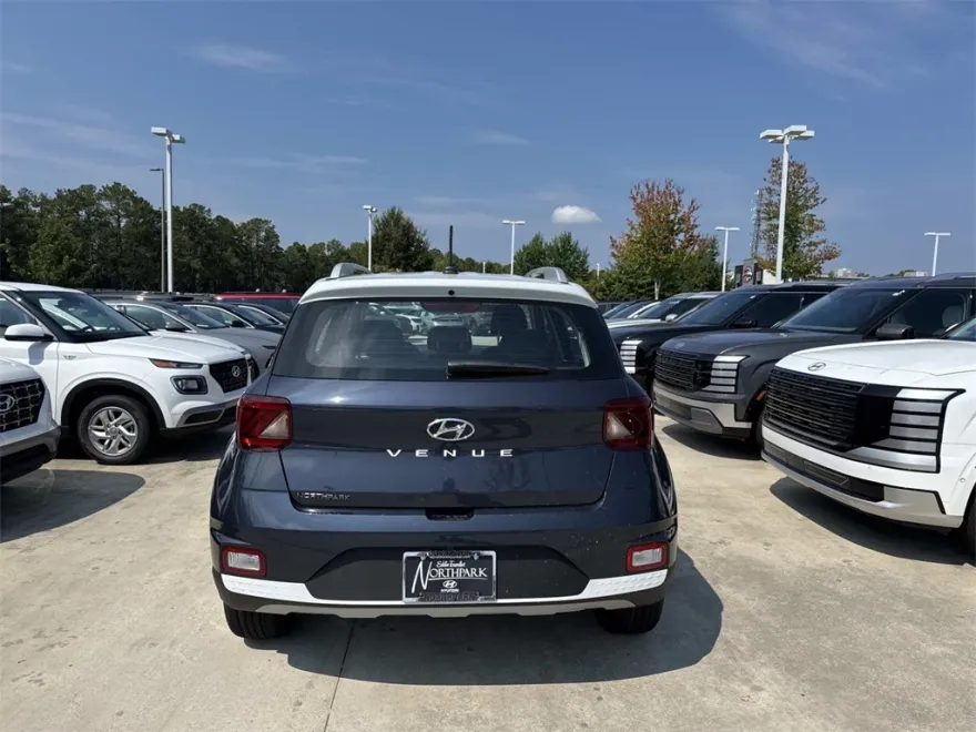 2025 Hyundai Venue Limited photo 1