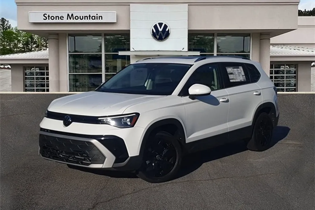 2025 Volkswagen Taos SE photo 1