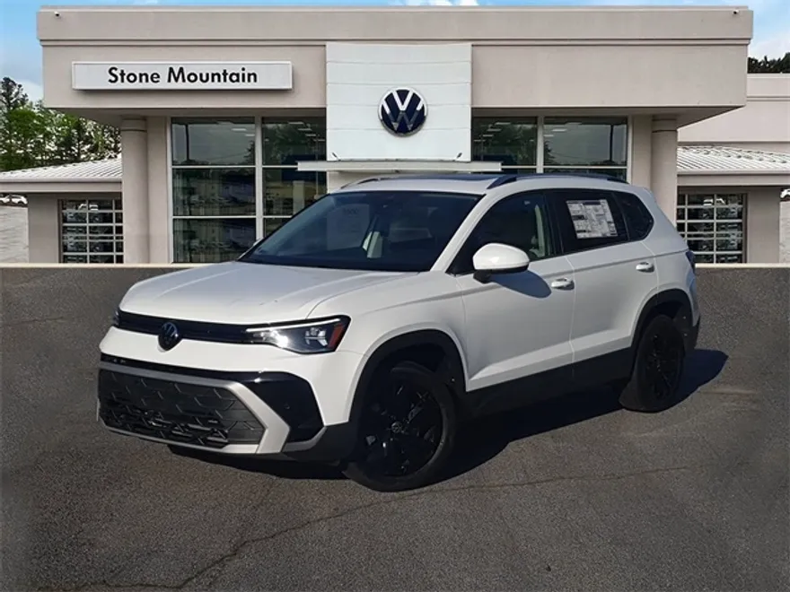 2025 Volkswagen Taos SE photo 1