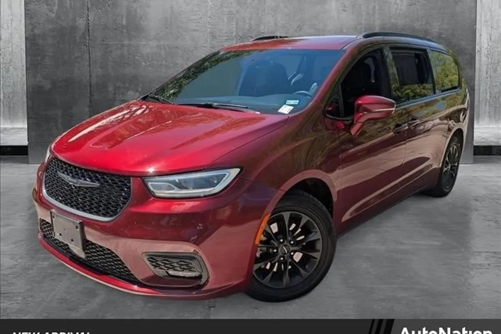 2021 Chrysler Pacifica Touring photo 1