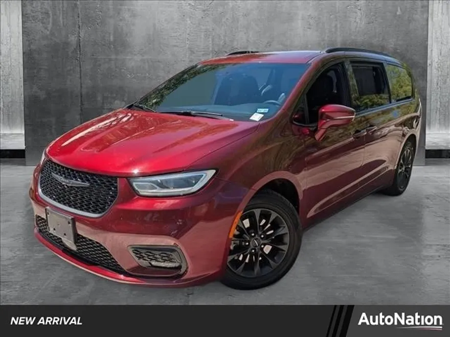 2021 Chrysler Pacifica Touring photo 1