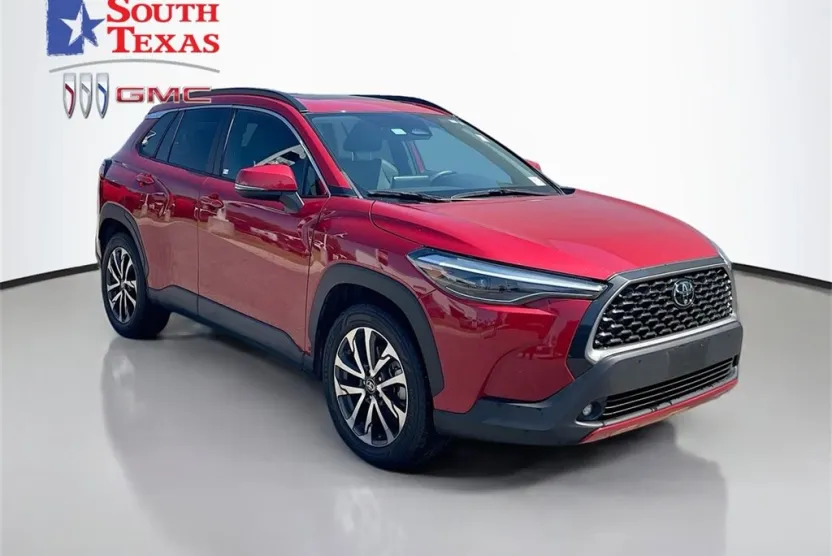 2023 Toyota Corolla Cross XLE photo 1