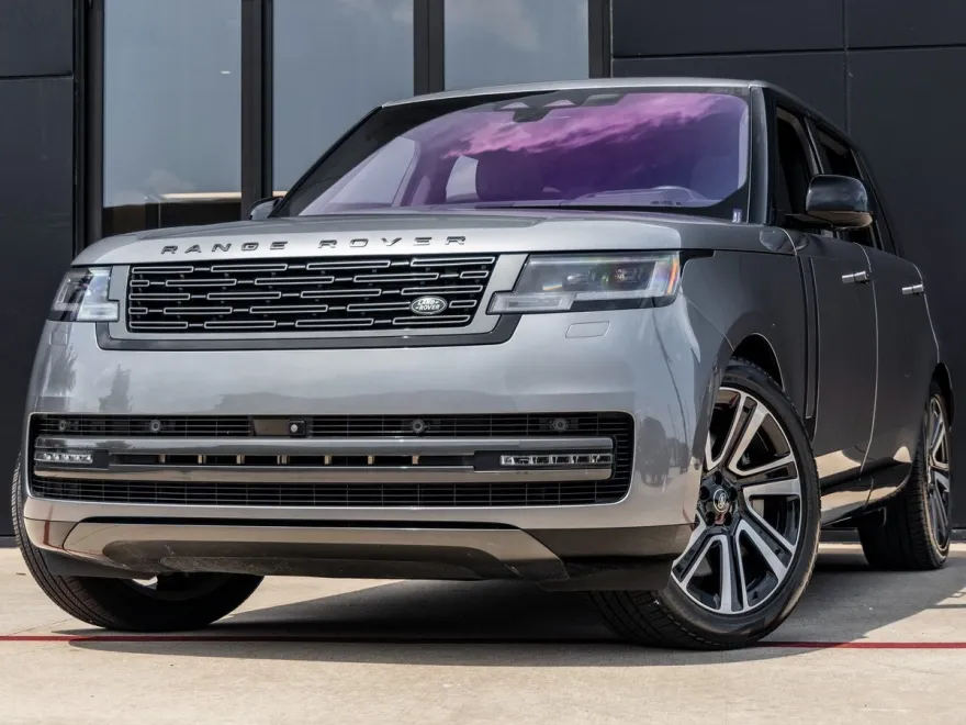 2023 Land Rover Range Rover SE photo 1