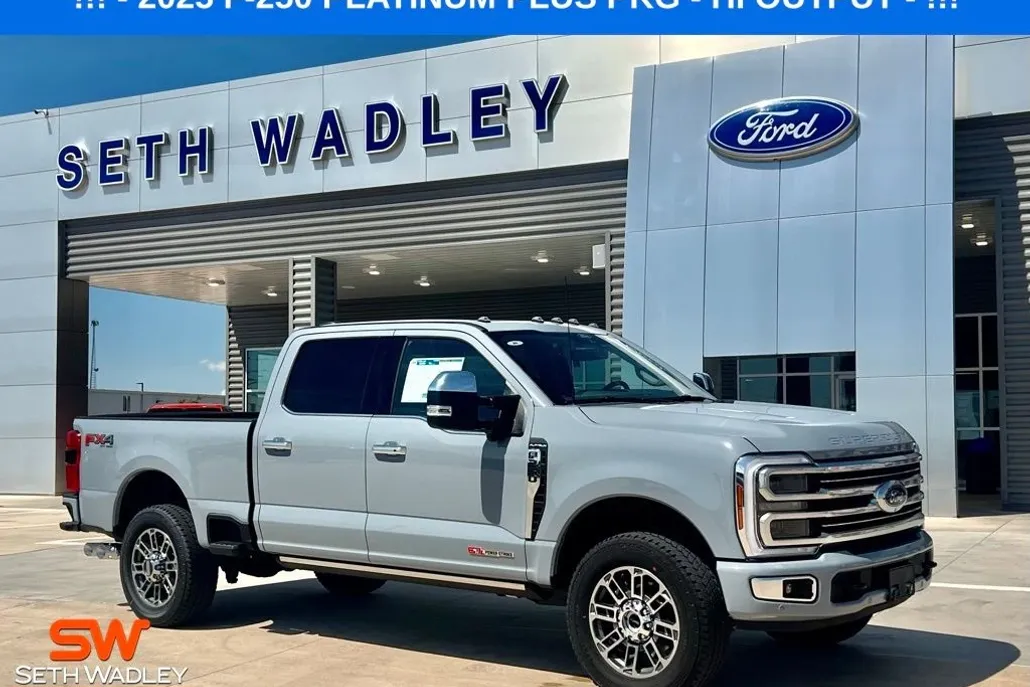 2025 Ford F-250 Platinum photo 1