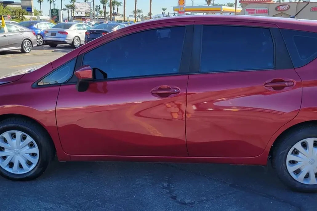 2015 Nissan Versa Note SV photo 1
