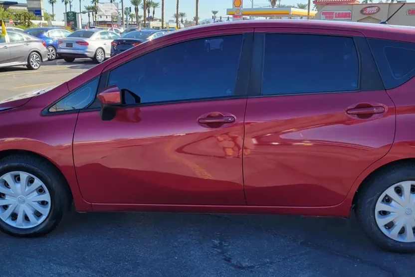2015 Nissan Versa Note SV photo 1