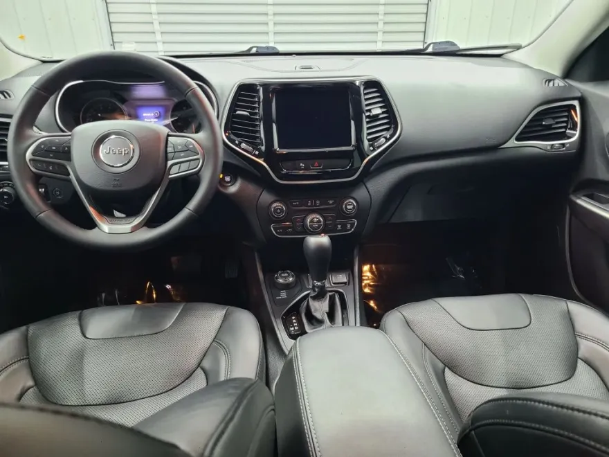 2019 Jeep Cherokee Limited Sport photo 1