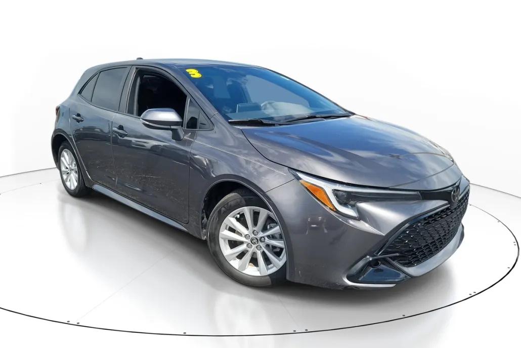 2023 Toyota Corolla SE photo 1