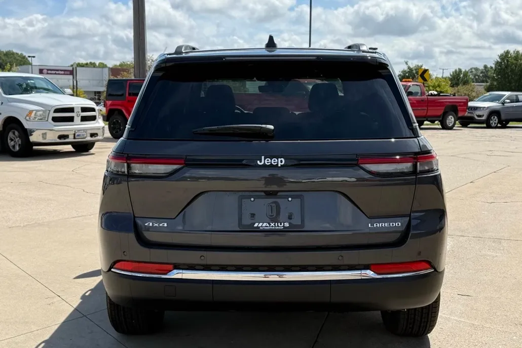 2025 Jeep Grand Cherokee Laredo X photo 1