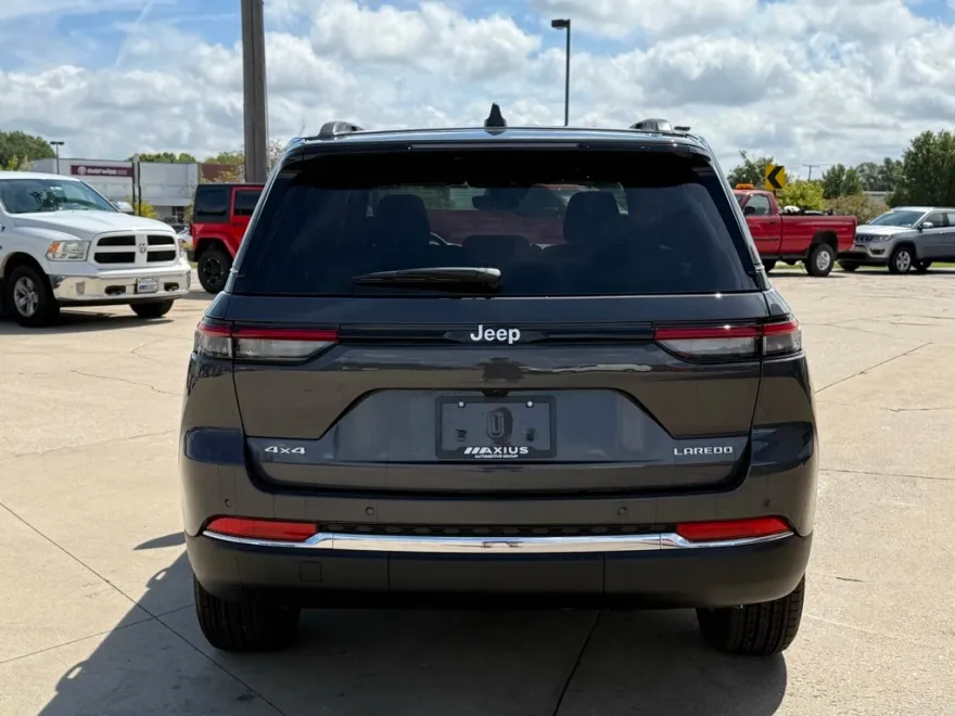2025 Jeep Grand Cherokee Laredo X photo 1