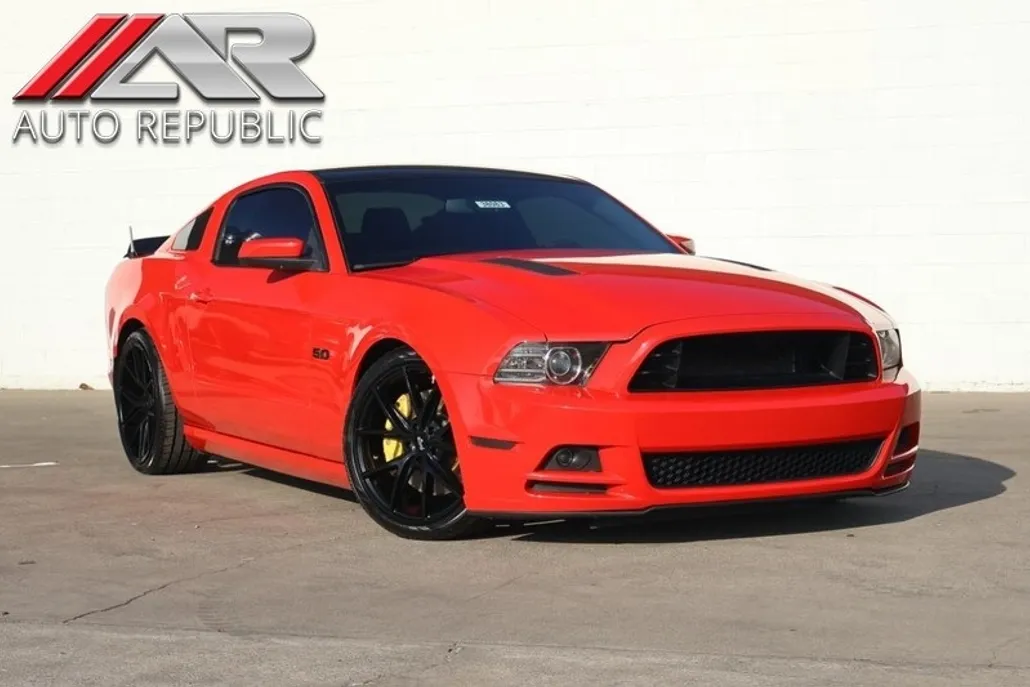 2013 Ford Mustang GT Premium photo 1