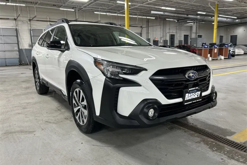 2025 Subaru Outback Premium photo 1