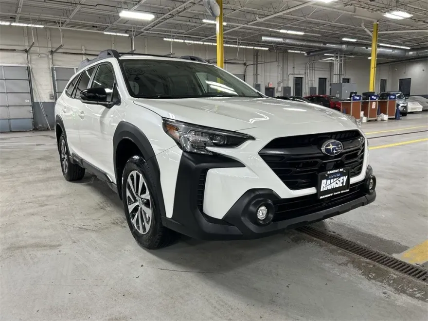 2025 Subaru Outback Premium photo 1
