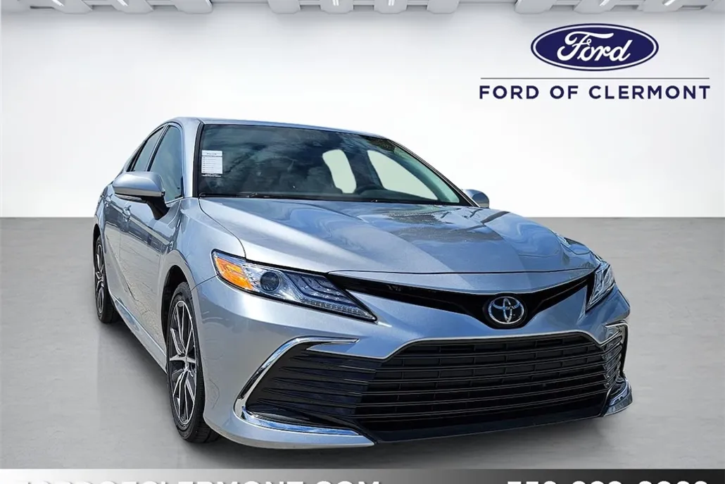 2022 Toyota Camry XLE photo 1