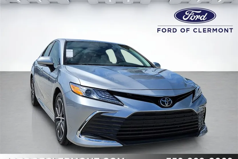 2022 Toyota Camry XLE photo 1