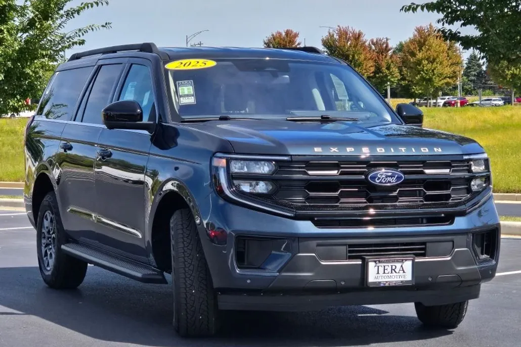 2025 Ford Expedition MAX photo 1