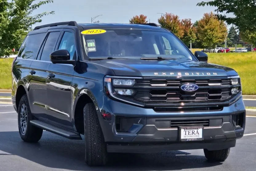 2025 Ford Expedition MAX photo 1