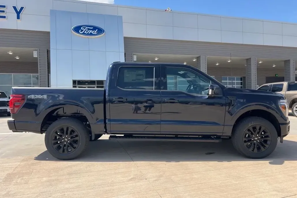 2025 Ford F-150 Lariat photo 1