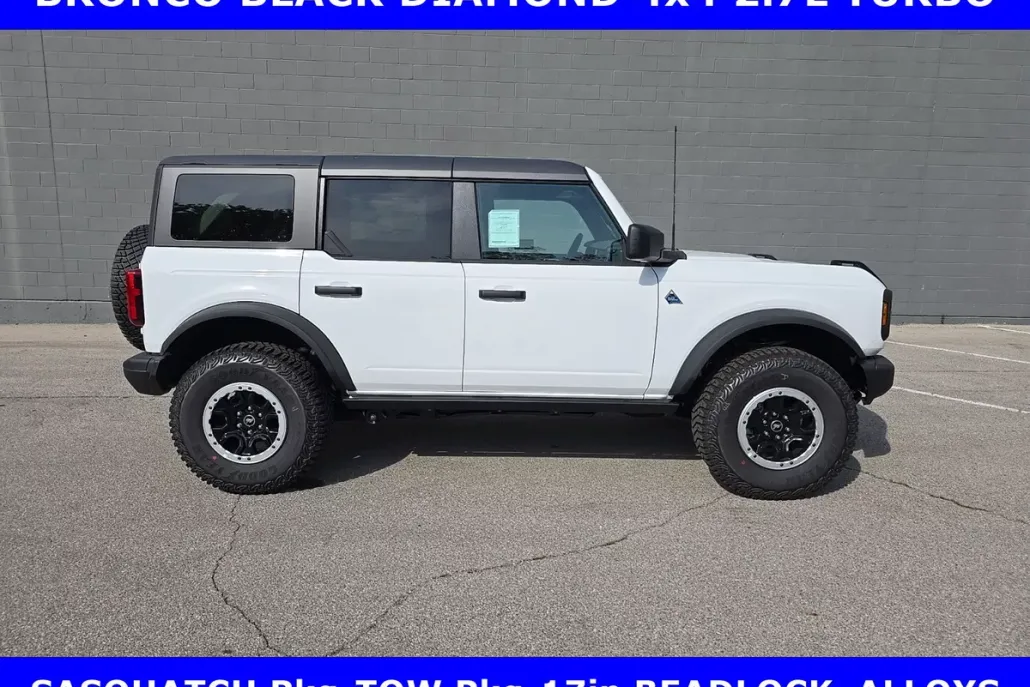 2024 Ford Bronco Black Diamond photo 1