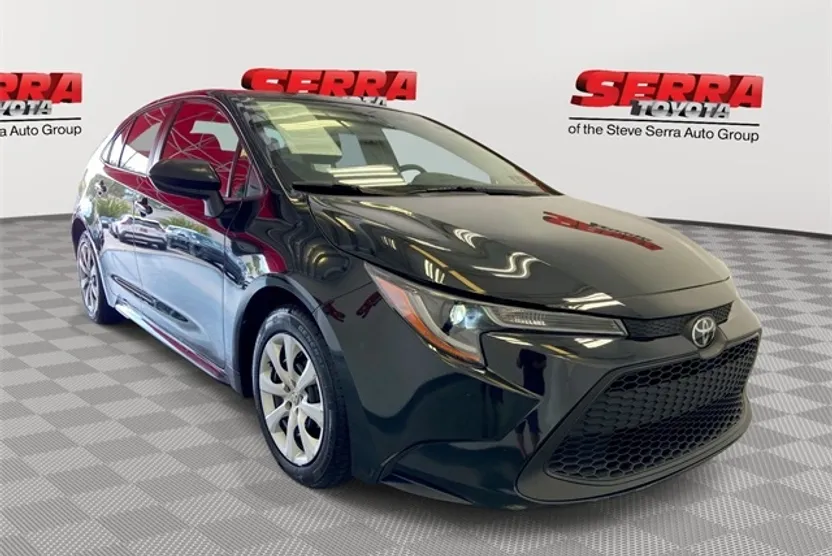 2022 Toyota Corolla LE photo 1