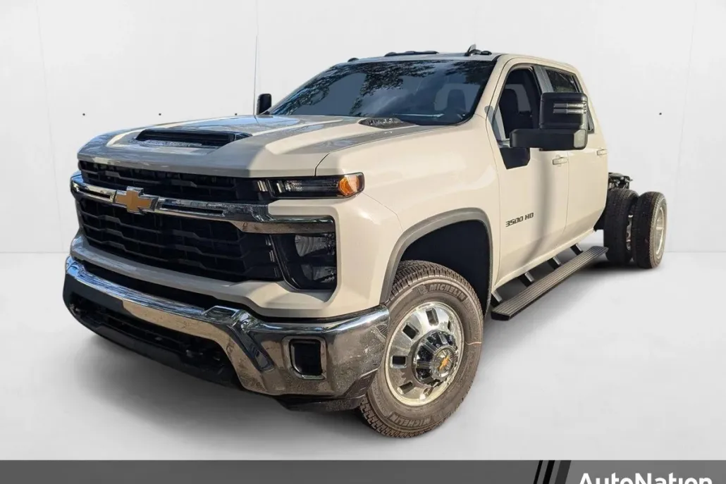2025 Chevrolet Silverado 3500HD LT photo 1