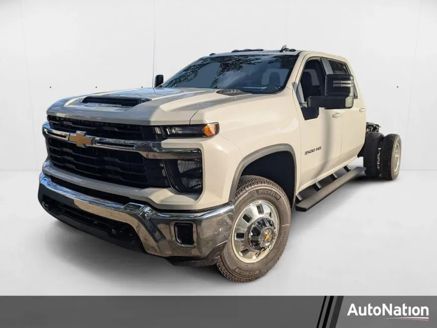 2025 Chevrolet Silverado 3500HD LT photo 1