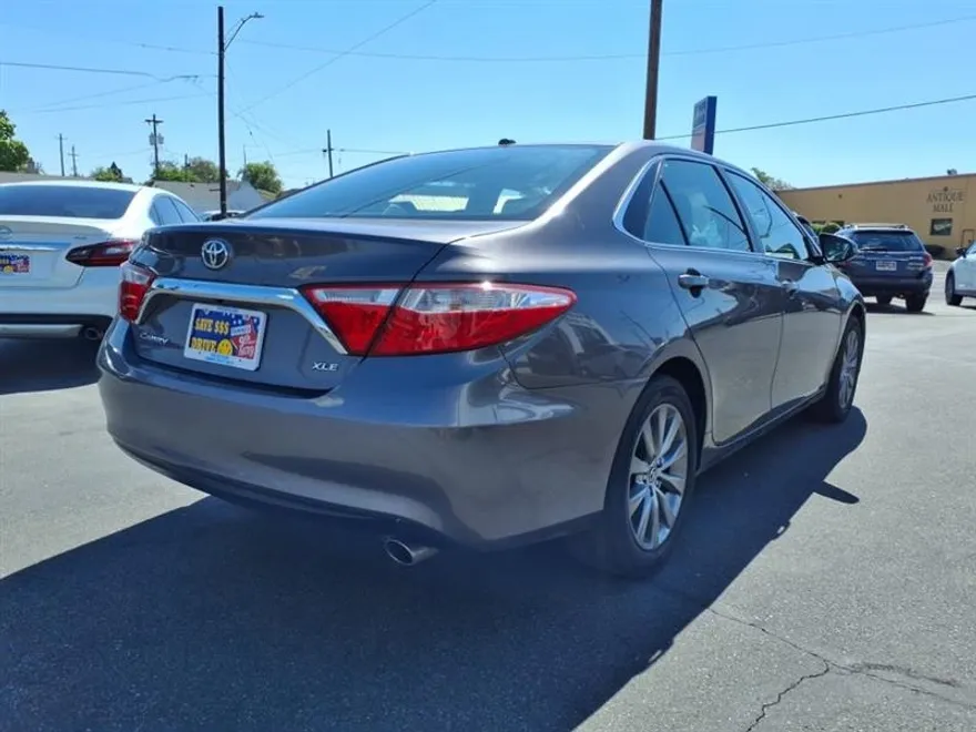 2016 Toyota Camry XLE photo 1