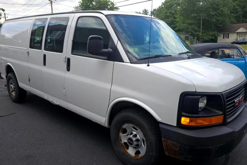 2011 Gmc Savana Cargo photo 1