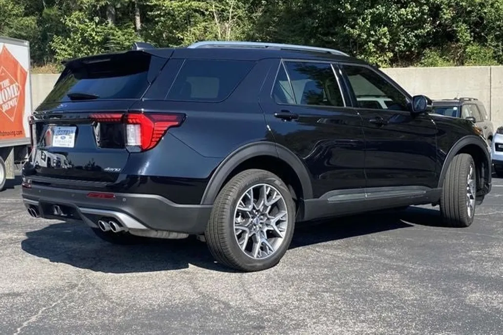 2025 Ford Explorer Platinum photo 1