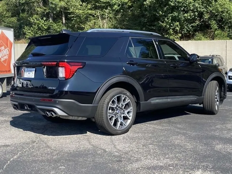 2025 Ford Explorer Platinum photo 1