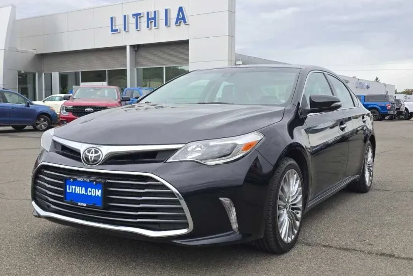 2016 Toyota Avalon Limited photo 1
