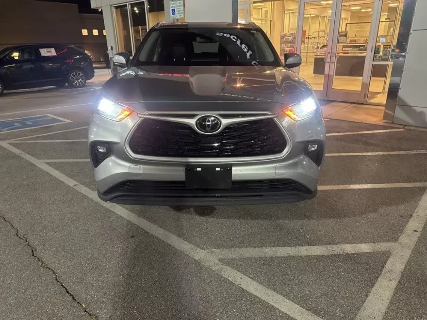 2022 Toyota Highlander XLE photo 1