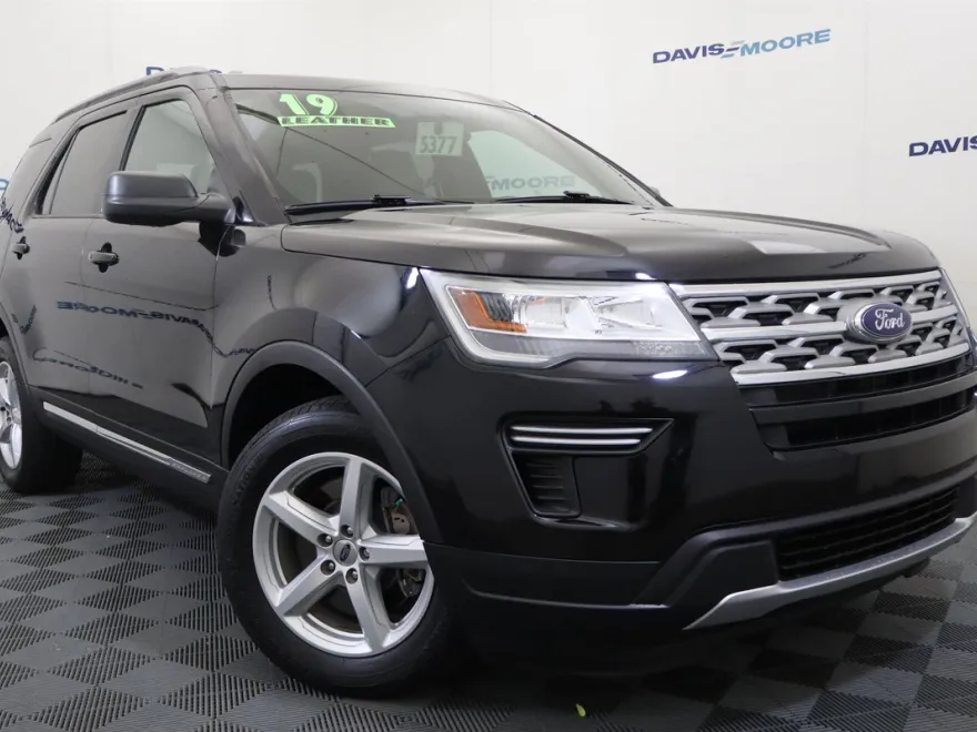 2019 Ford Explorer XLT photo 1