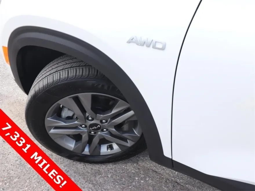 2023 Kia Seltos S photo 2